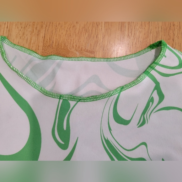 NWOT White and green long sleeve crop top - Picture 4 of 6